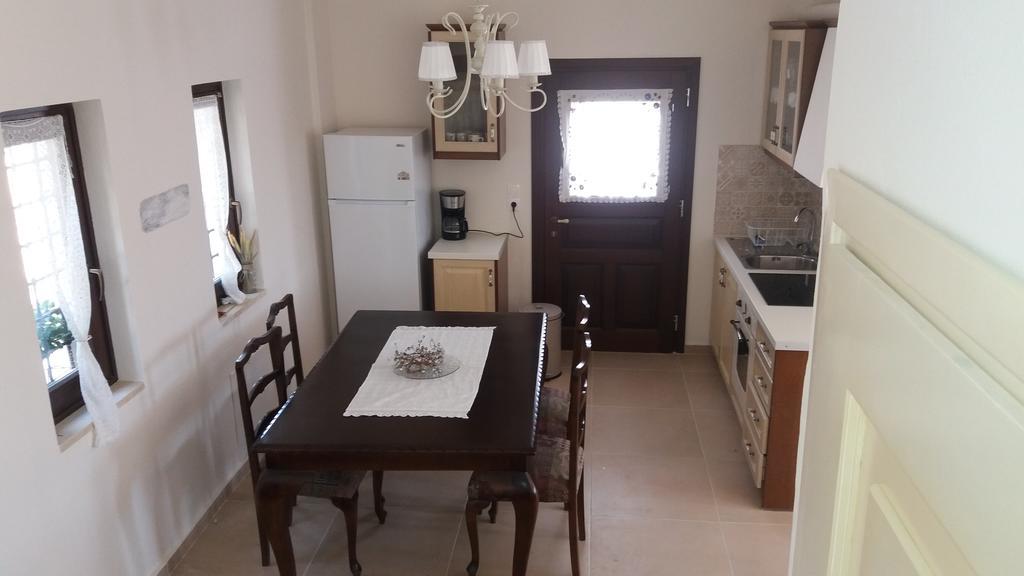 Kritamos Villa & Apartments กามิลารี ภายนอก รูปภาพ